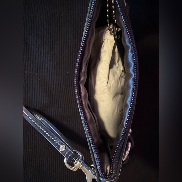 💙🩶Coach Signature Pattern Navy & Silver Wristlet. Leather trim, Silver Hardware. - Picture 7 of 9